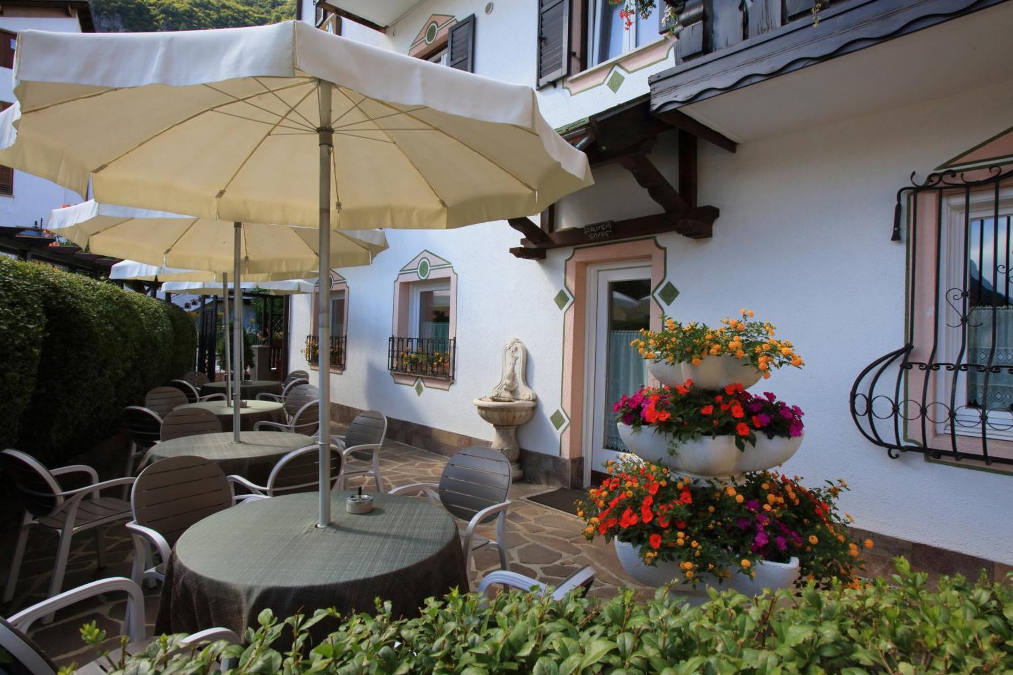 Hotel Stella Alpina Fai Della Paganella Esterno foto